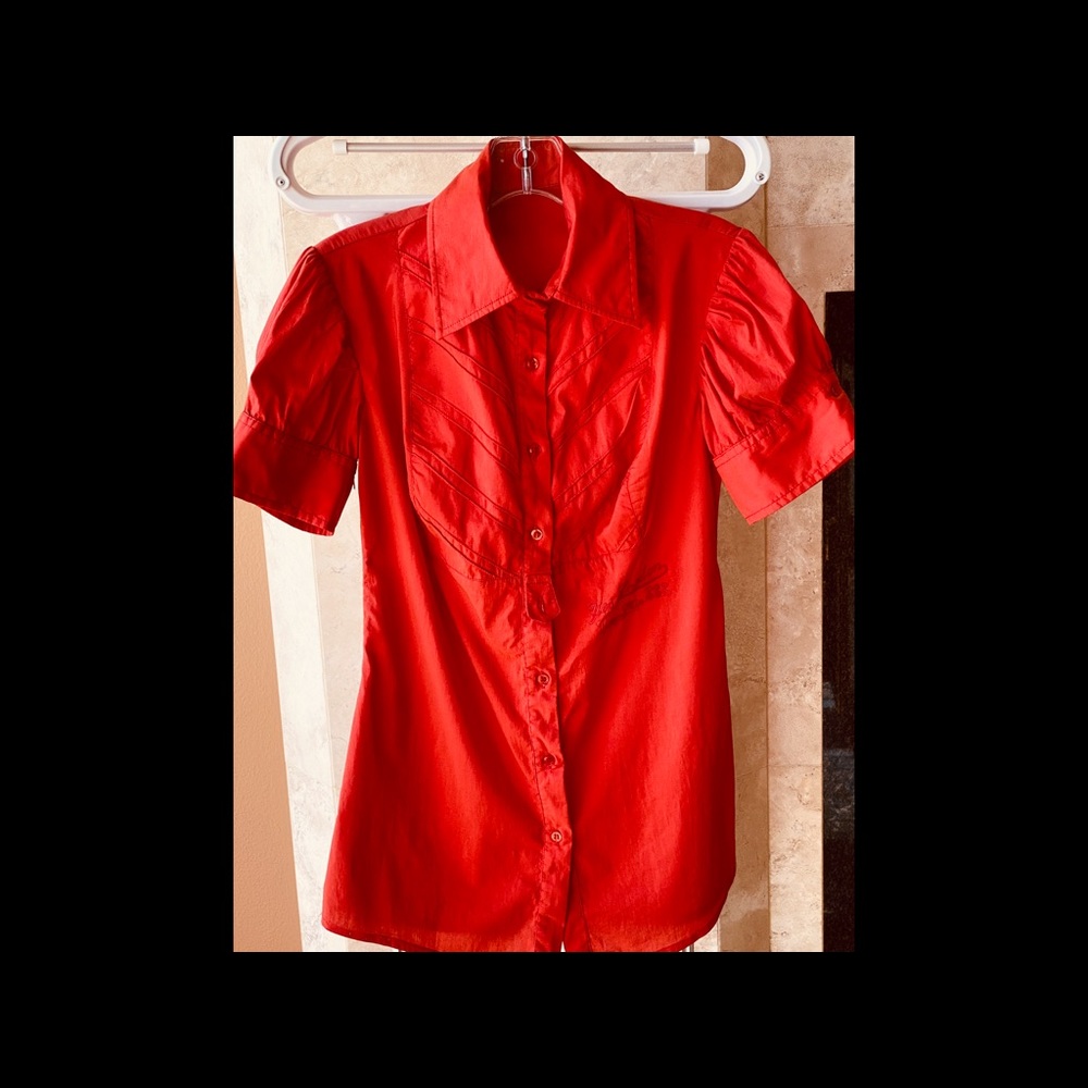 Yes London bright red top